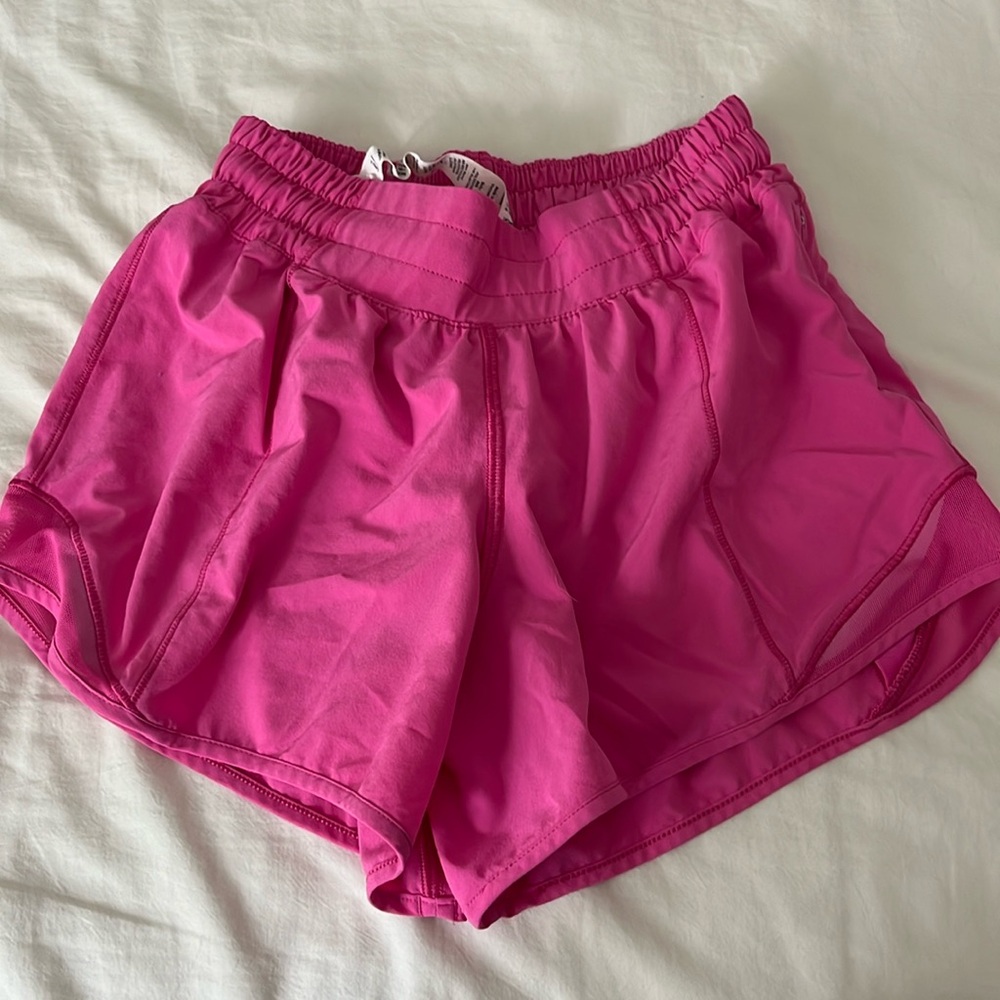 lululemon Hotty Hot Low-Rise Lined Short 4”
